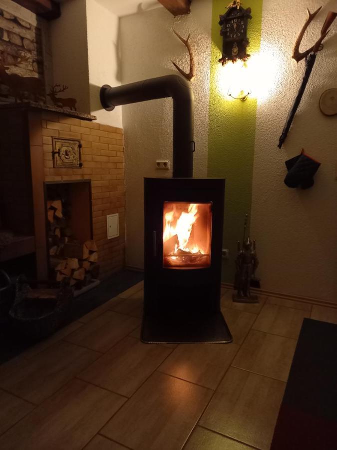 Monteur- Und Ferienwohnung Waldrauschen Fehrenbach Exterior foto