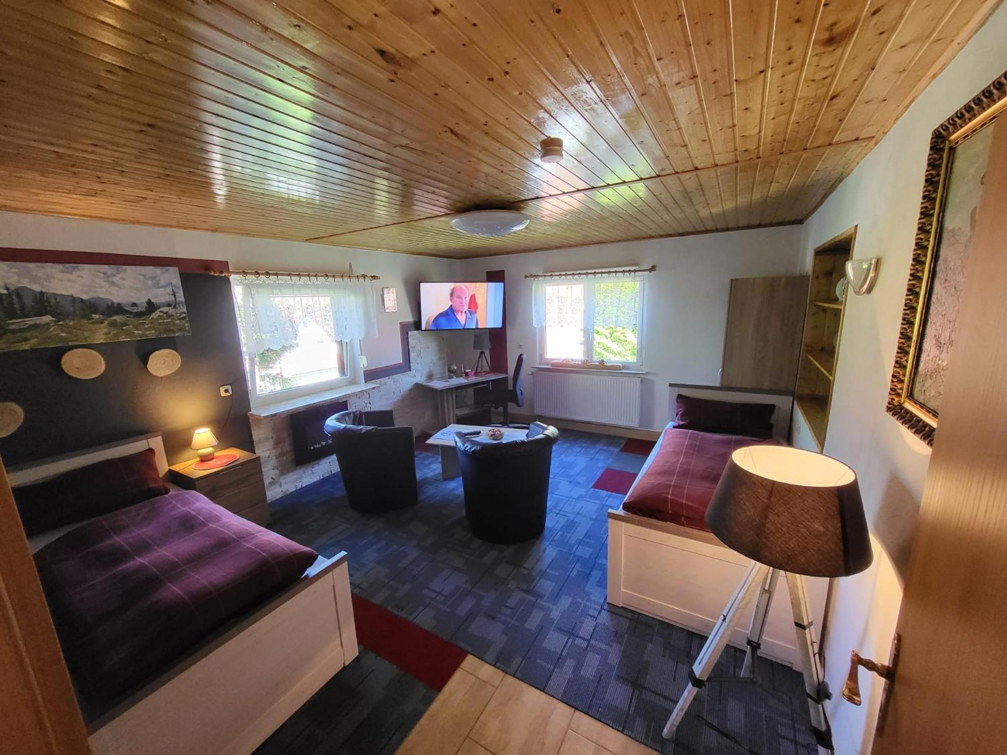 Monteur- Und Ferienwohnung Waldrauschen Fehrenbach Exterior foto